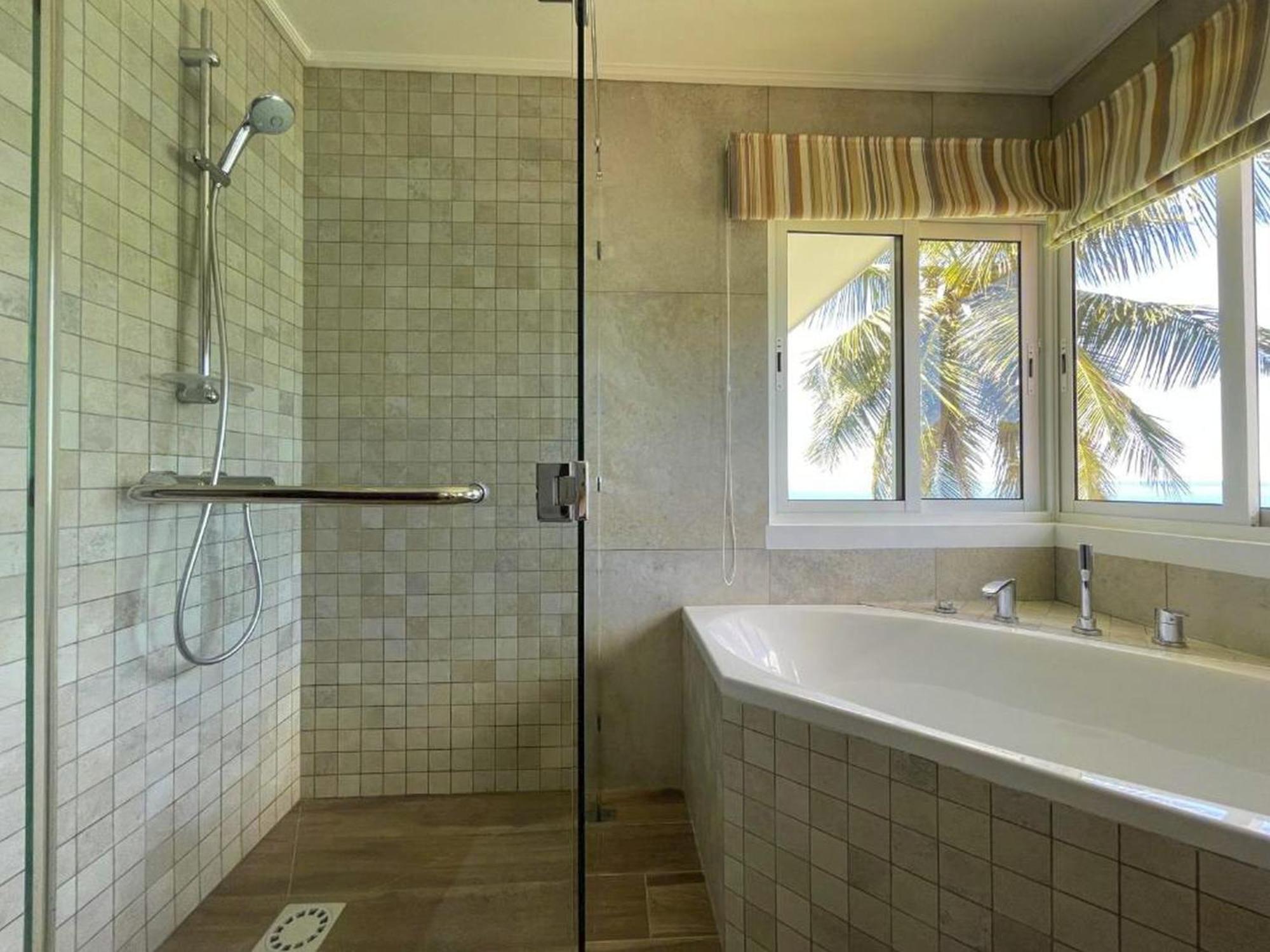 Vallonend Beachfront Villa With Excellent View Бель-Омбр Экстерьер фото