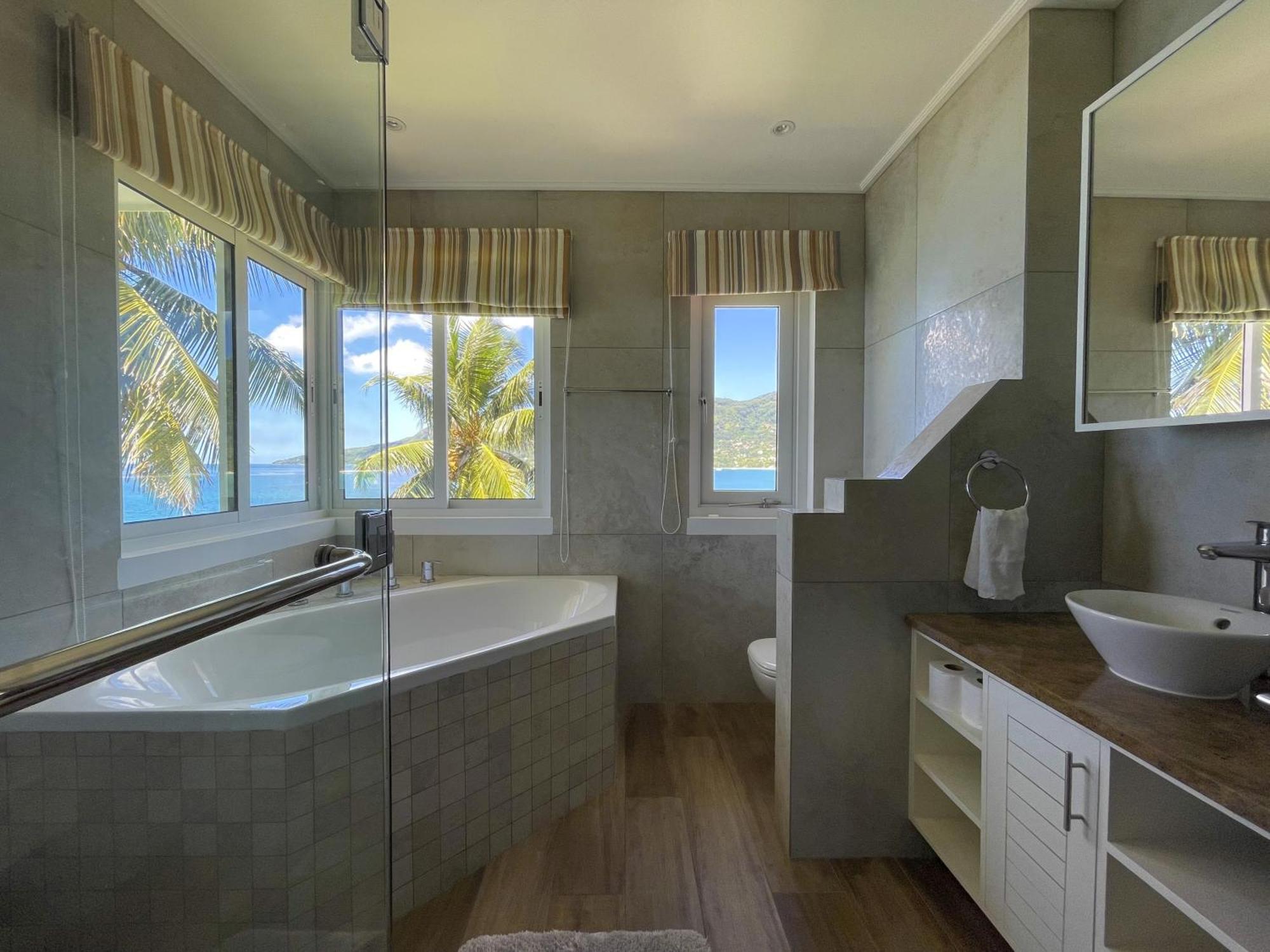 Vallonend Beachfront Villa With Excellent View Бель-Омбр Экстерьер фото
