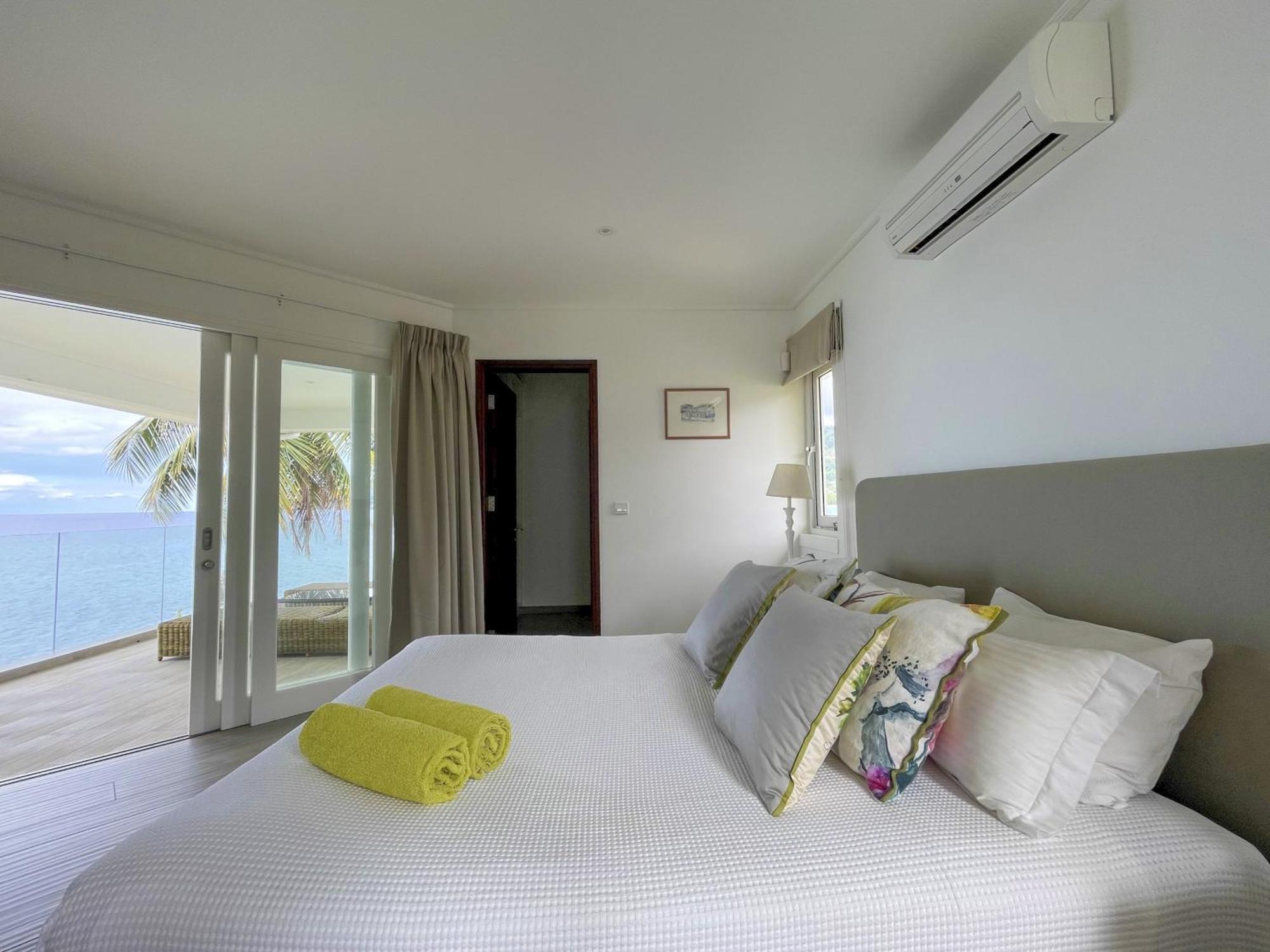 Vallonend Beachfront Villa With Excellent View Бель-Омбр Экстерьер фото