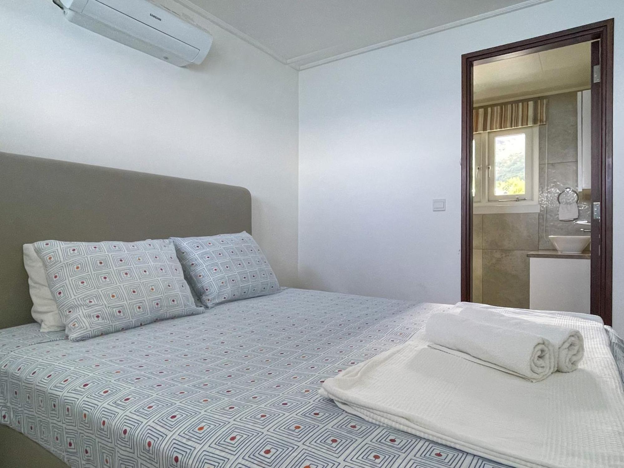 Vallonend Beachfront Villa With Excellent View Бель-Омбр Экстерьер фото