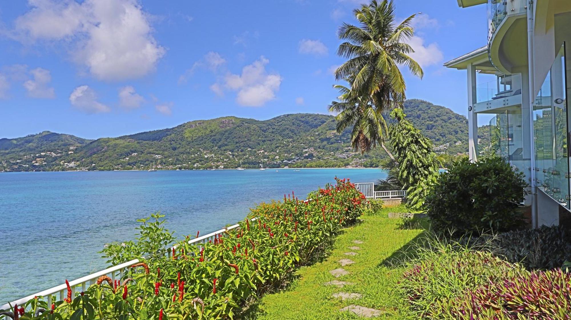 Vallonend Beachfront Villa With Excellent View Бель-Омбр Экстерьер фото
