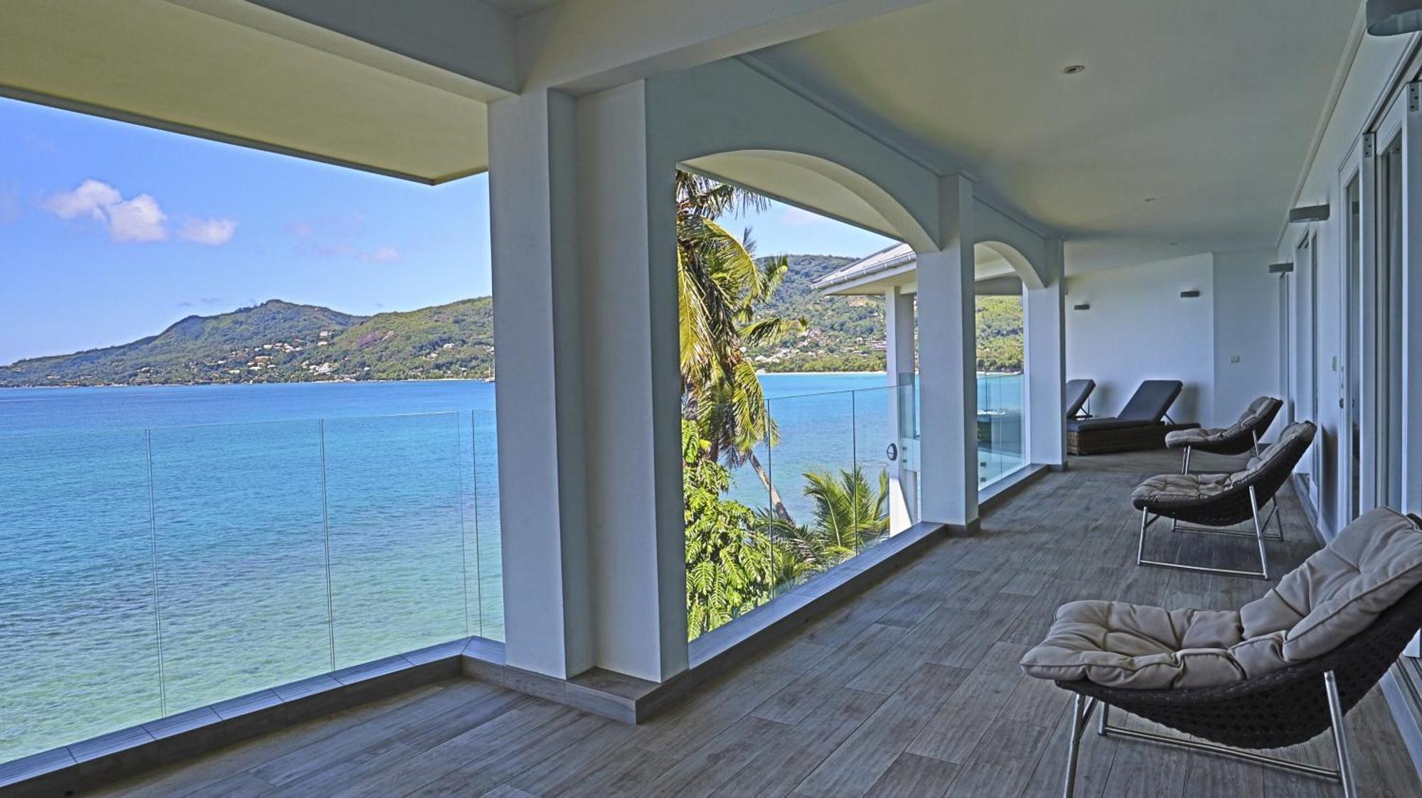 Vallonend Beachfront Villa With Excellent View Бель-Омбр Экстерьер фото